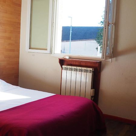 Le Logis De La Garenne Hotel Morestel Luaran gambar